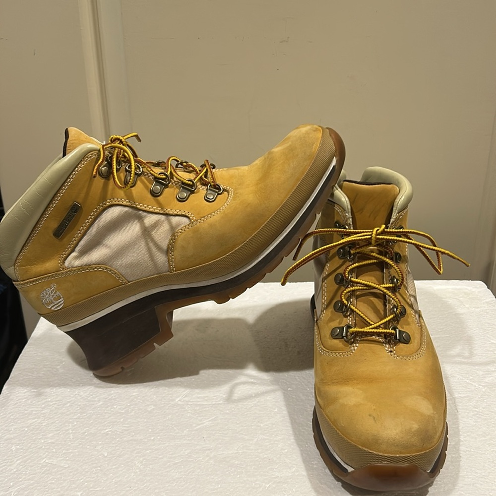 Rare! Timberland laceUp leather canary wedge heel ankle boots size 9 wheat color